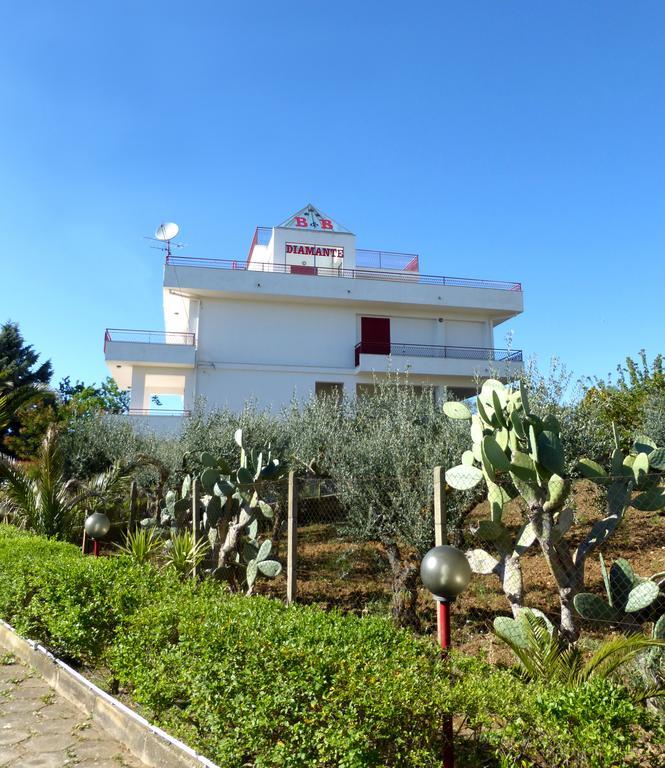 B&B Diamante Nissoria Bagian luar foto