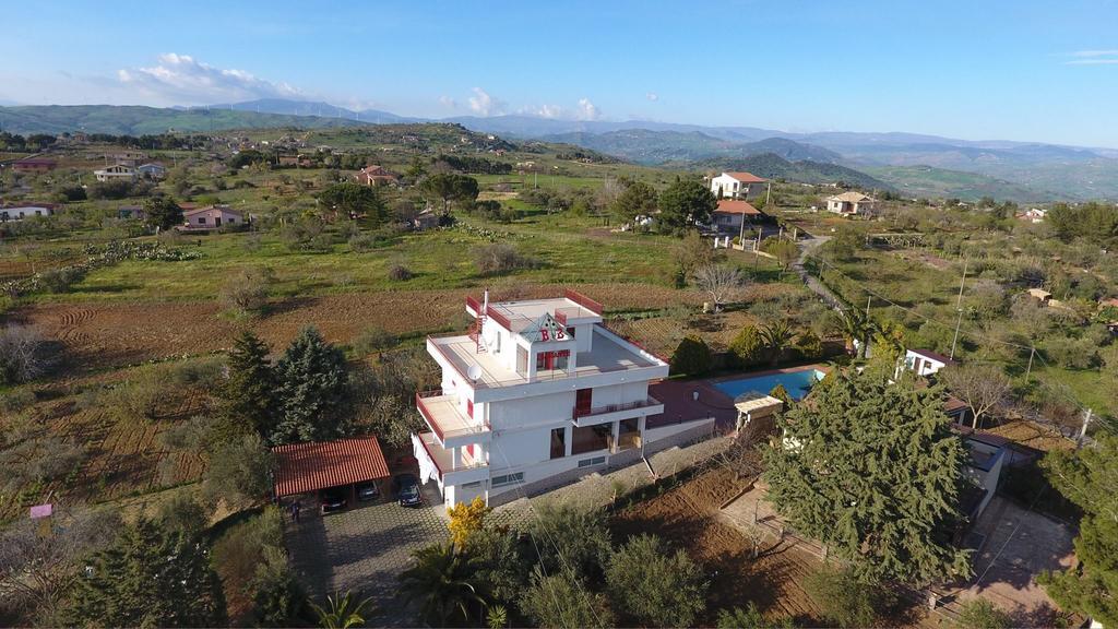 B&B Diamante Nissoria Bagian luar foto